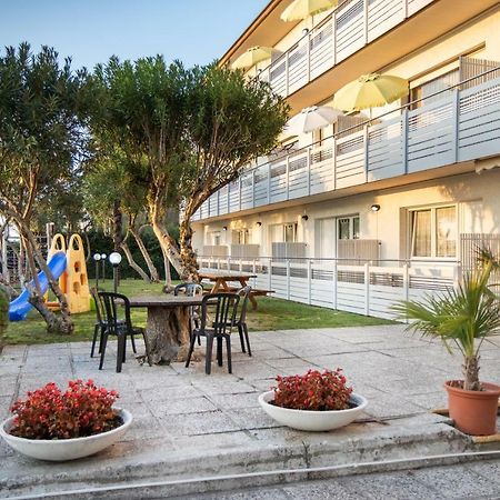 Yachting Residence Lignano Sabbiadoro Bagian luar foto