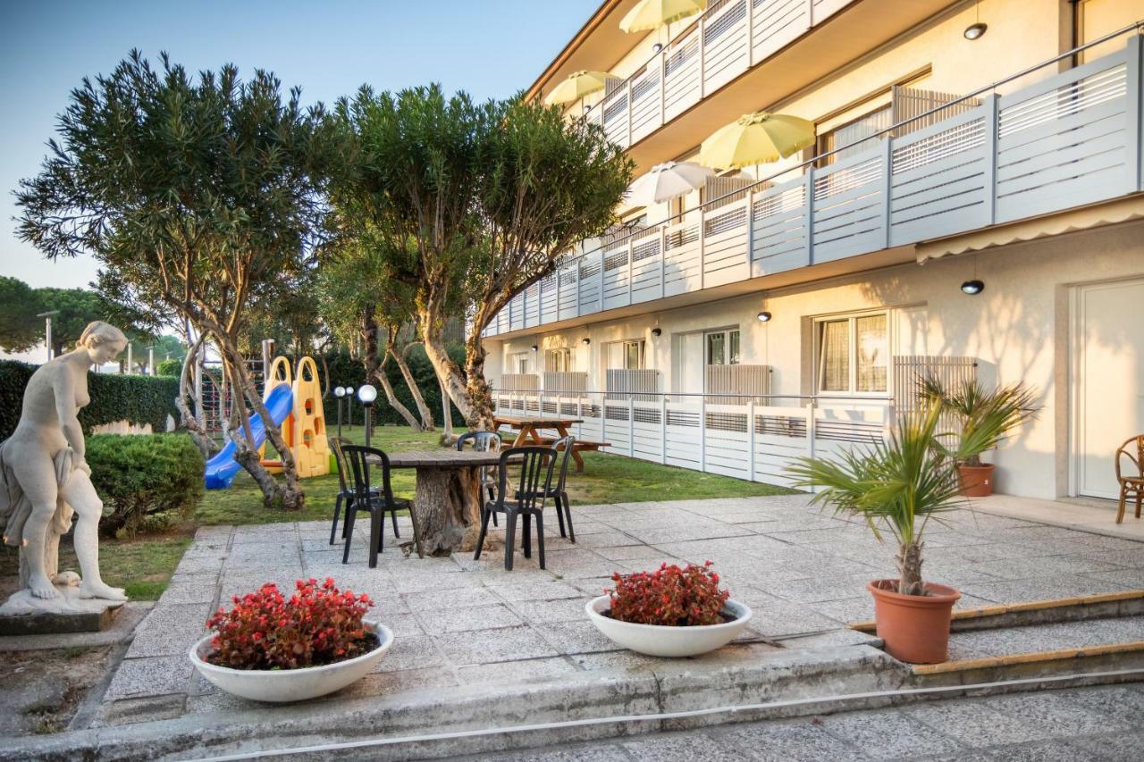 Yachting Residence Lignano Sabbiadoro Bagian luar foto