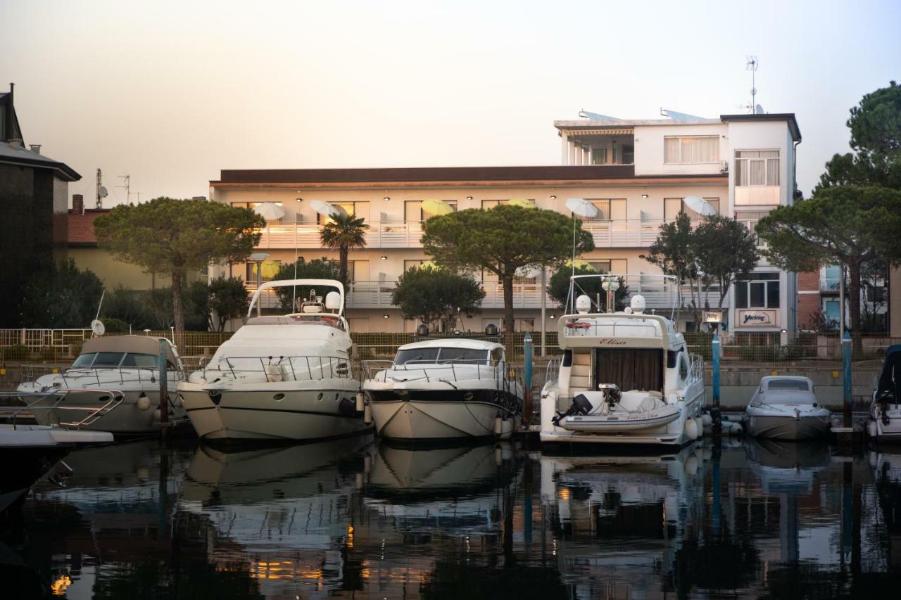 Yachting Residence Lignano Sabbiadoro Bagian luar foto