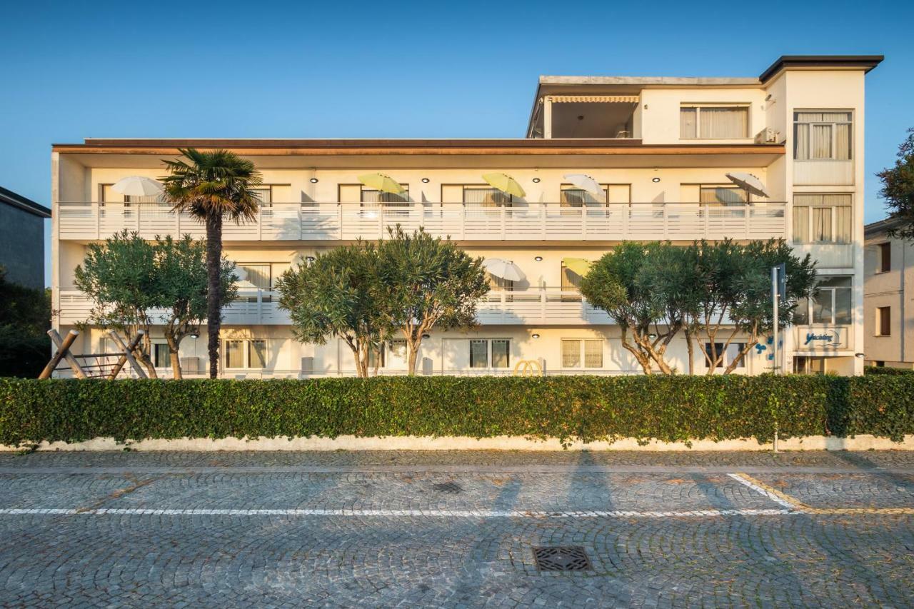 Yachting Residence Lignano Sabbiadoro Bagian luar foto