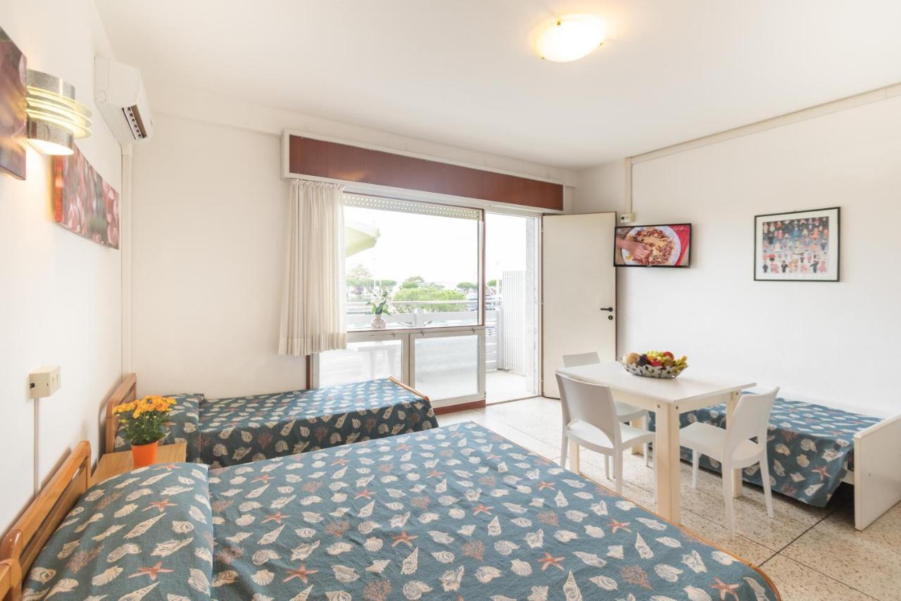 Yachting Residence Lignano Sabbiadoro Bagian luar foto