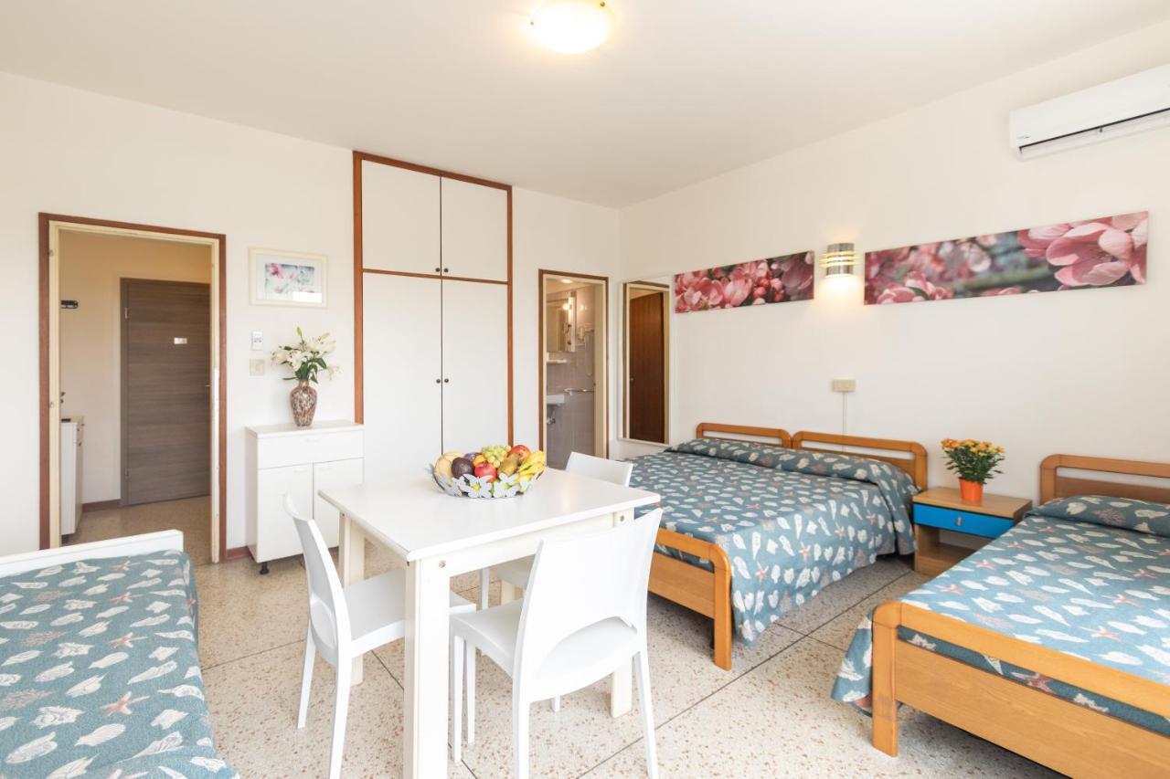 Yachting Residence Lignano Sabbiadoro Bagian luar foto